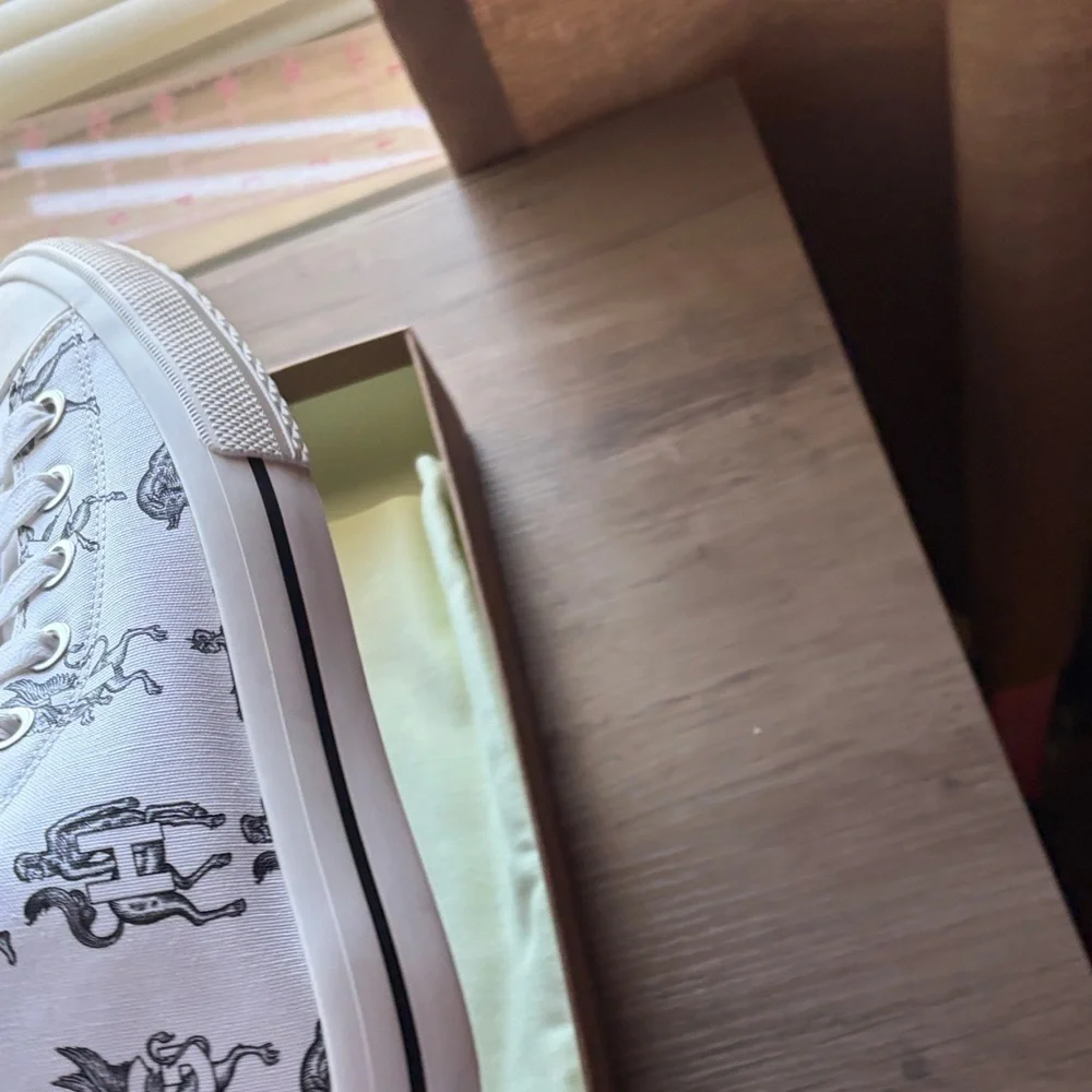 NWT Burberry White High-Top Sneakers Mythical Alphabet Collection size 37.5 - Picture 5 of 13